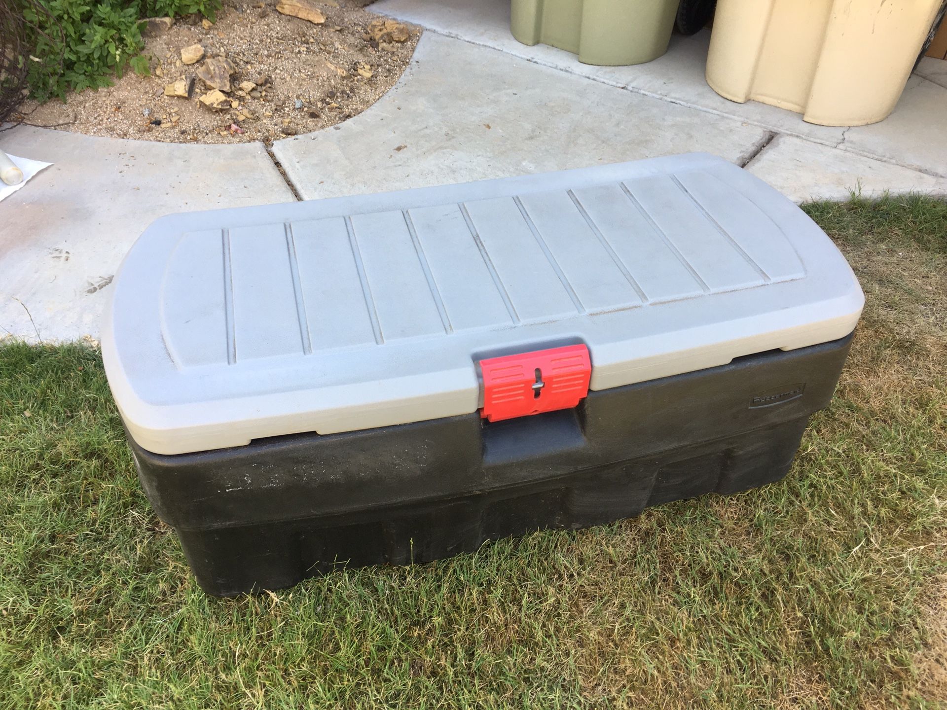 Rubbermaid Large Action Packer lockable storage bin container camping boating garage 42”x20”x17”
