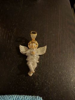 Gold pendant