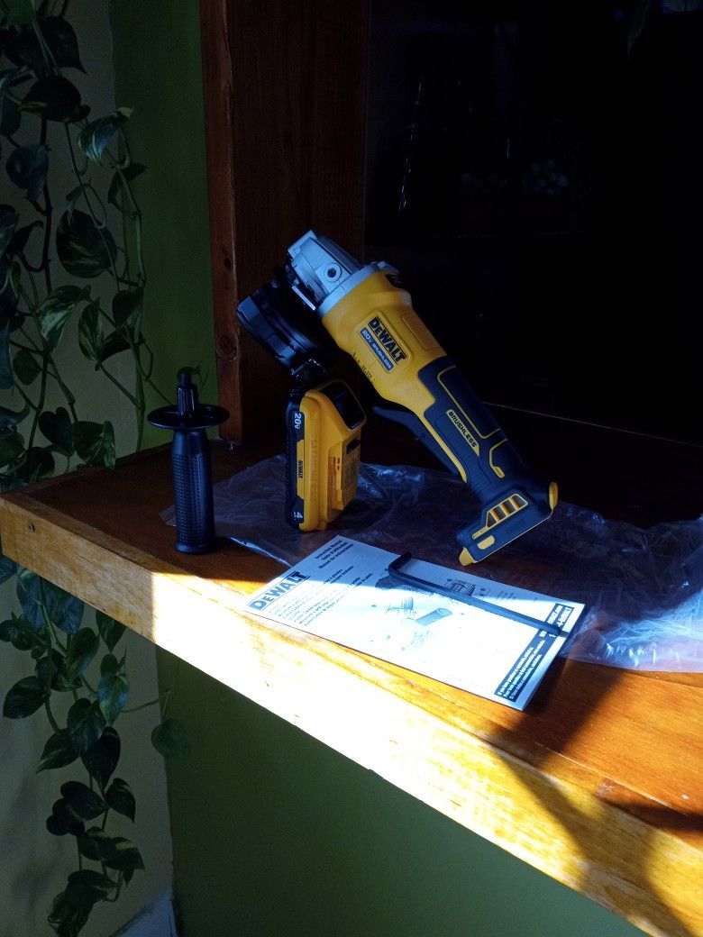 DeWalt. 20 V New. XR. Grinder. Brushless. Battery. 4.0 AH