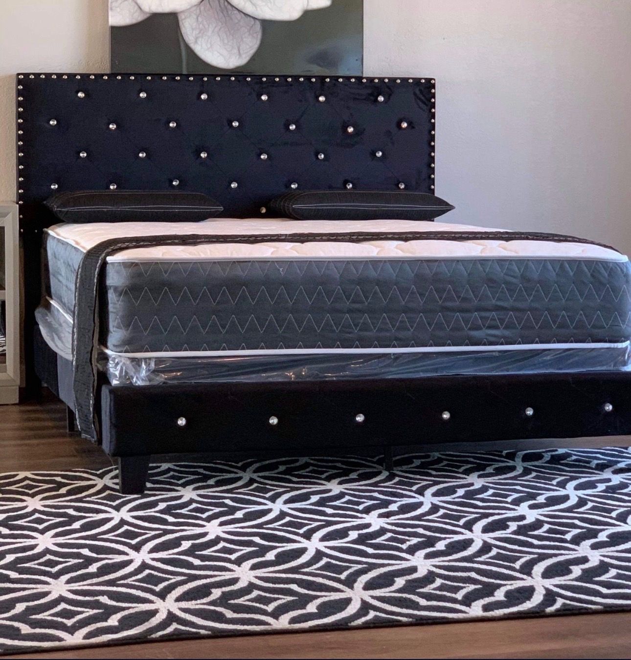 BRAND NEW QUEEN SIZE TUFTED PLATFORM BED WITH PLUSH MATTRESS (FREE DELIVERY)