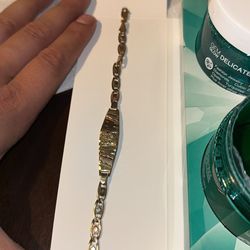 14k Gold bracelet with butterfly