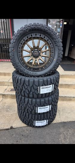 20" LOCK Grit w/ 33x12.50R20  Tires