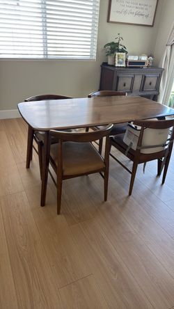 Castlery Vincent Dining Table