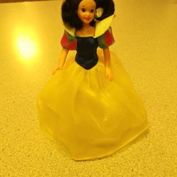 Disney "Snow White" Miniature Figurine Doll. 6 " Tall