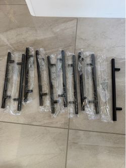 Cabinet door handles