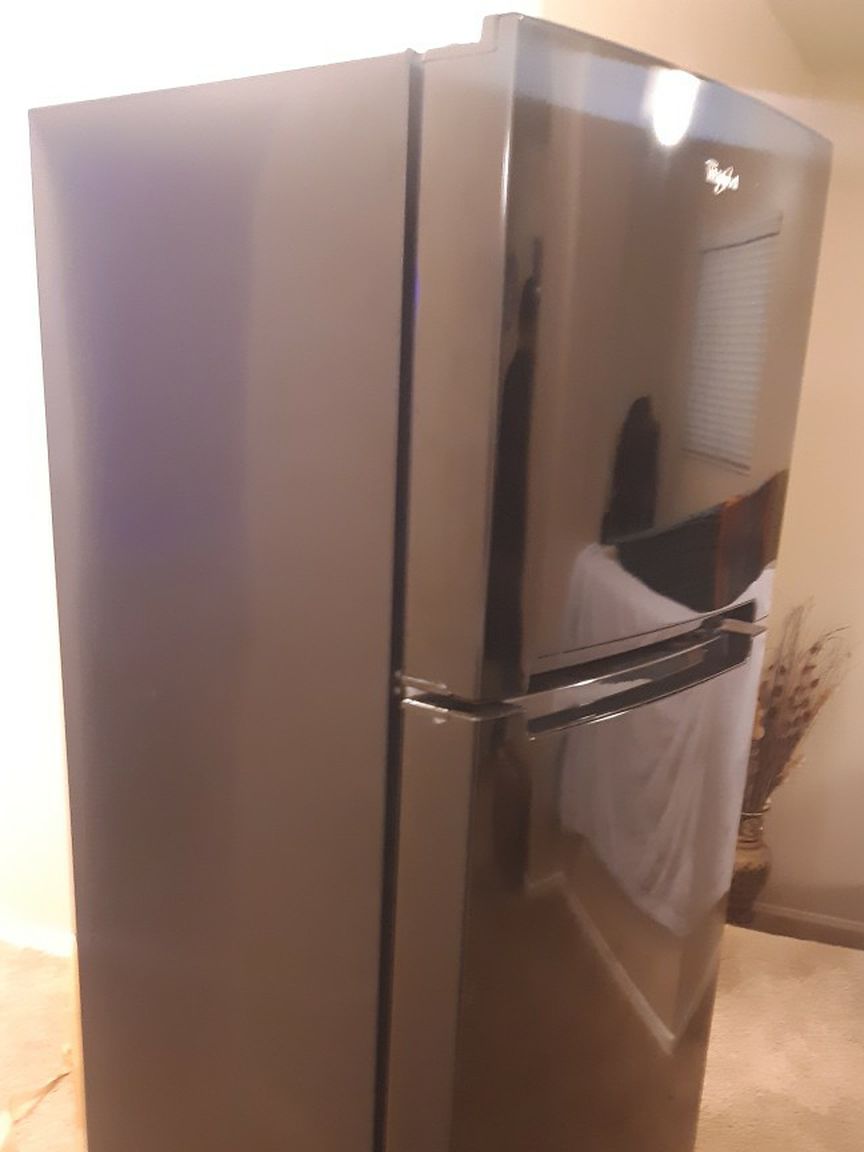 Blk Refrigerator, Ice Maker