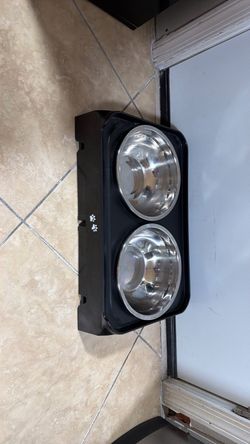 Elevated dog bowl