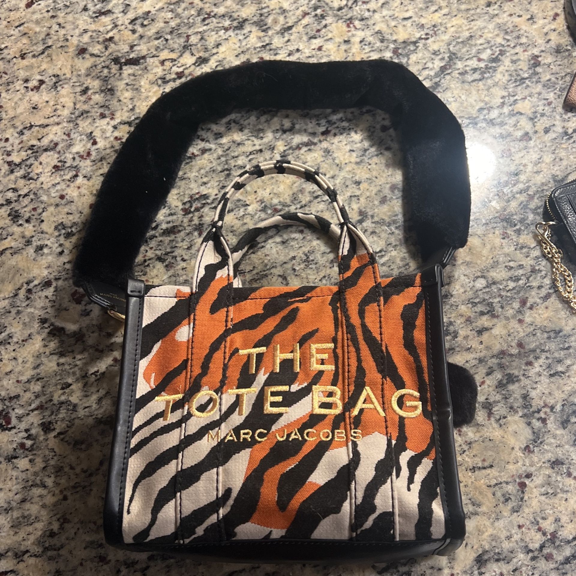 Marc Jacobs “The Tote Bag” 