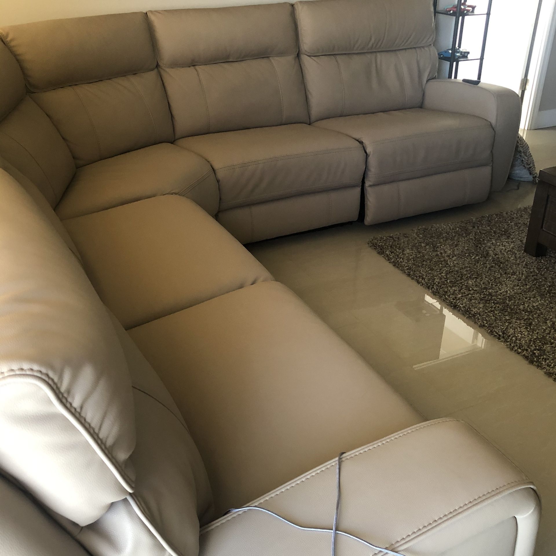 5 piece taupe Sectional with (2)Power recliners