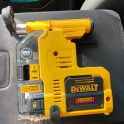 DEWALT  Multi-Surface Dust Extractor