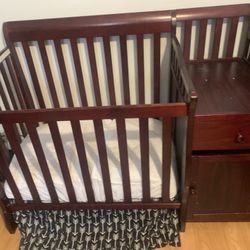 Baby Crib With Changing Table 