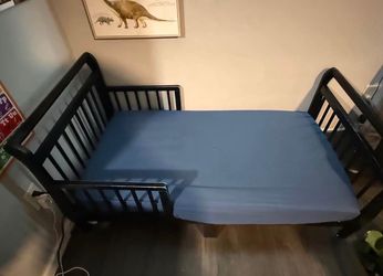 Toddler bed with mattress