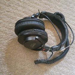 RH-200 Stereo Monitor Headphones.