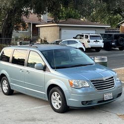 2008 Chrysler Town & Country