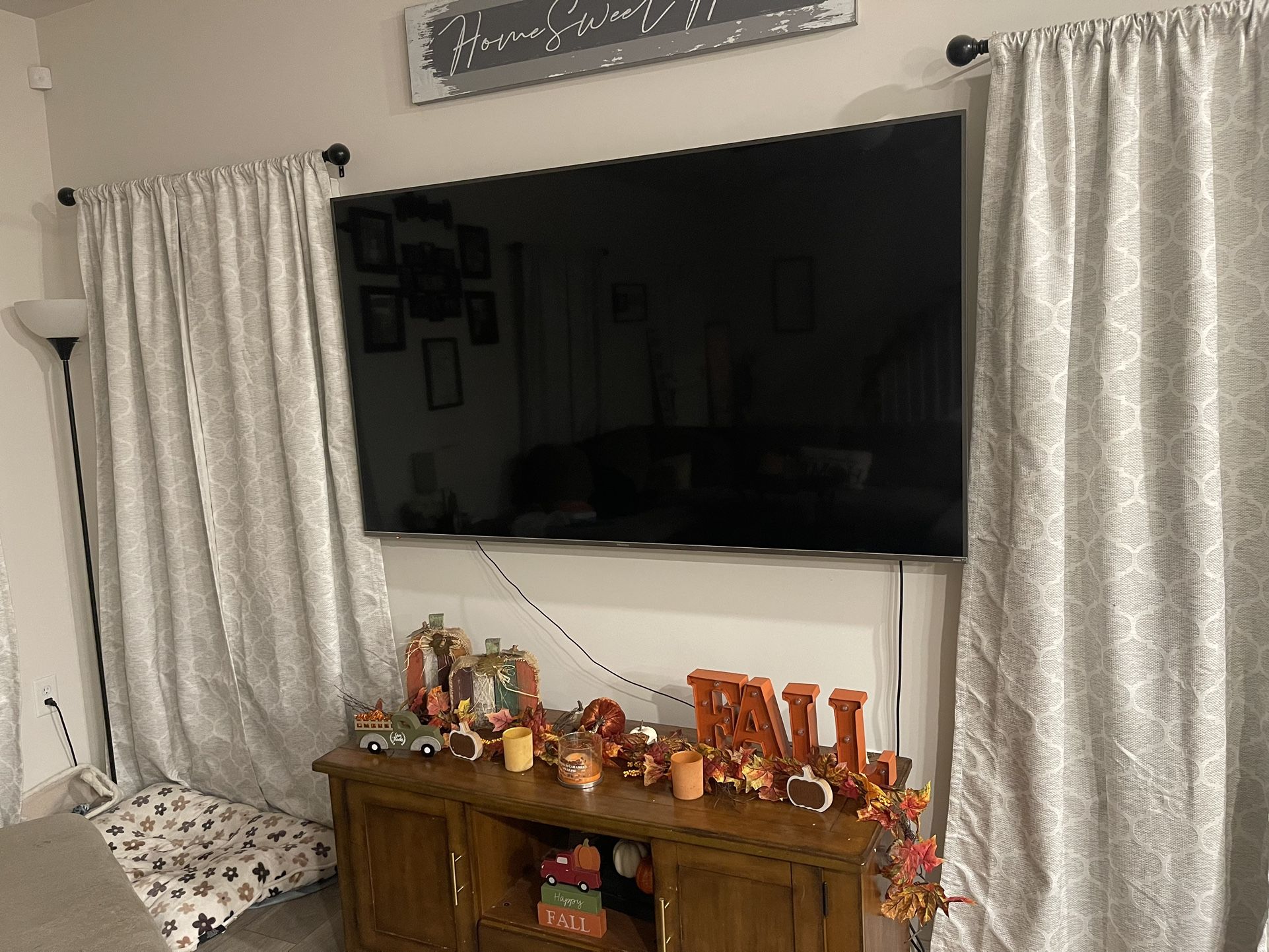 70” Hisense 4K TV (Backlight out/No remote)