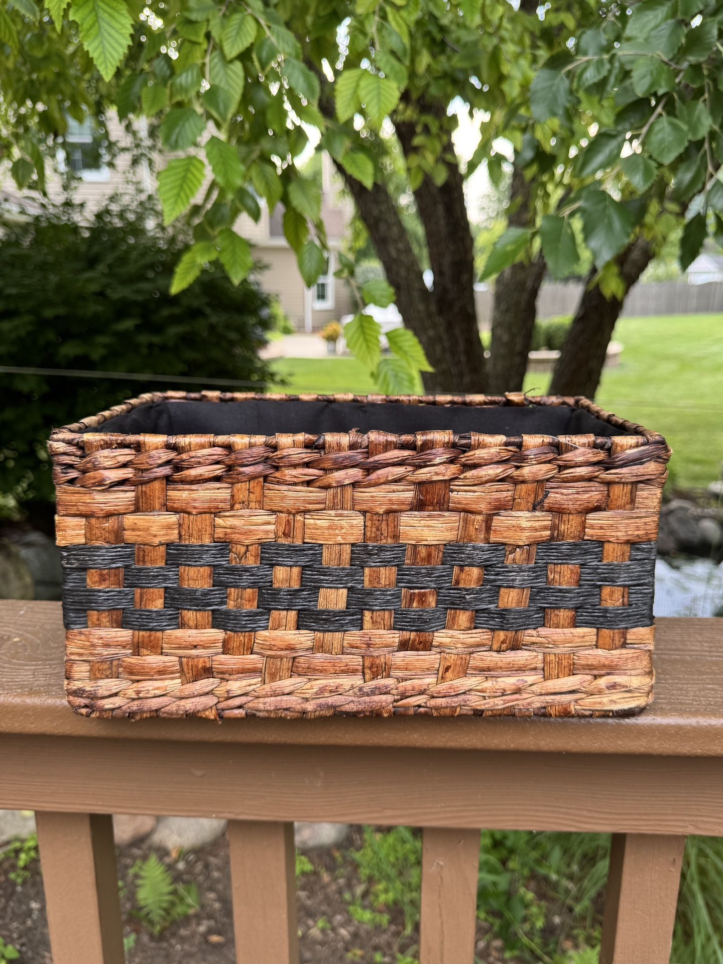 BRAND NEW! NATURAL WOVEN LINED STORAGE BASKET