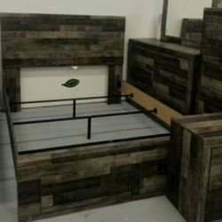 Derekson 4 Pieces Bedroom Set By Ashley 