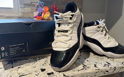 Authentic Jordan 11 “Emerald Rise” Sz 9( Gently Used)