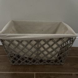 Lined Lattice Storage Bin
