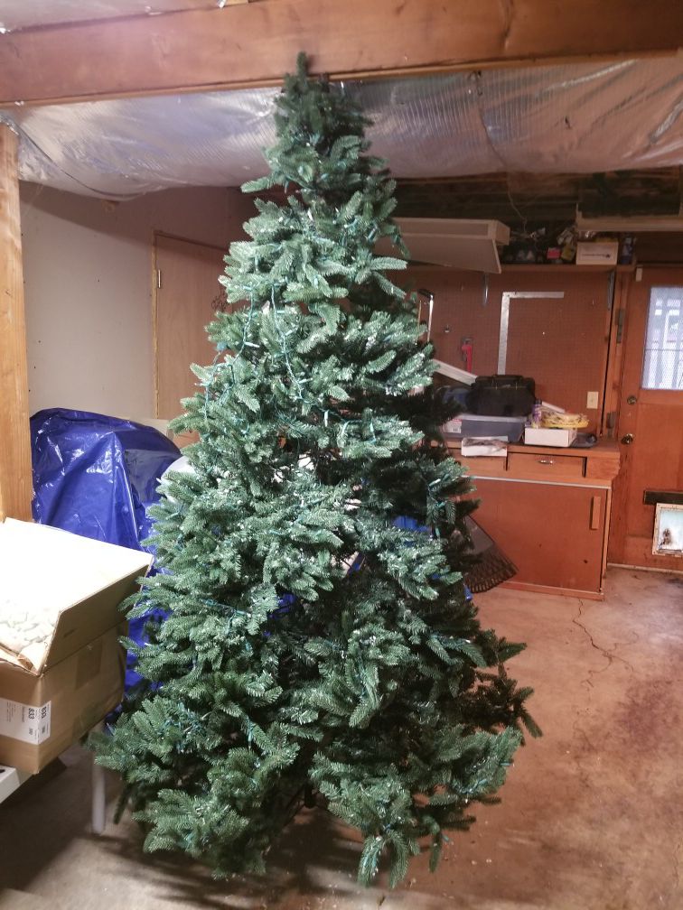Christmas Tree 7' with Metal Stand