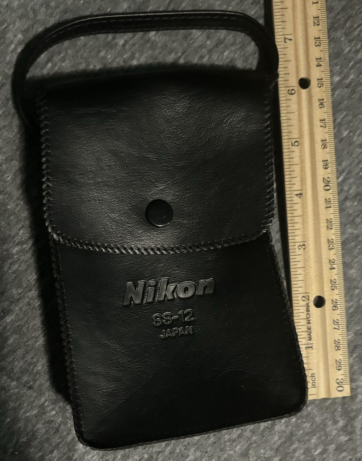 Nikon SS-12 black leather camera case with handle