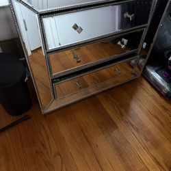 Mirror Style Dresser 