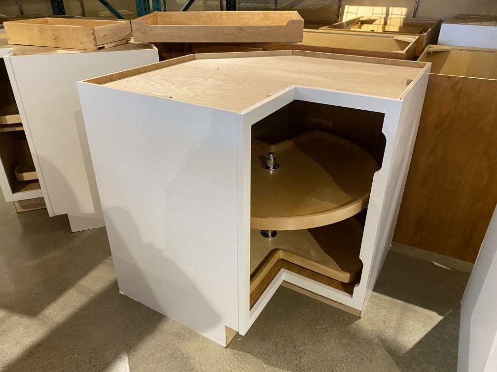 KRAFTMAID Lazy Susan Corner Cabinet WIDE