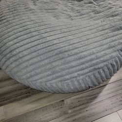 JUMBO LOUNGER IN GREAT CONDITION 