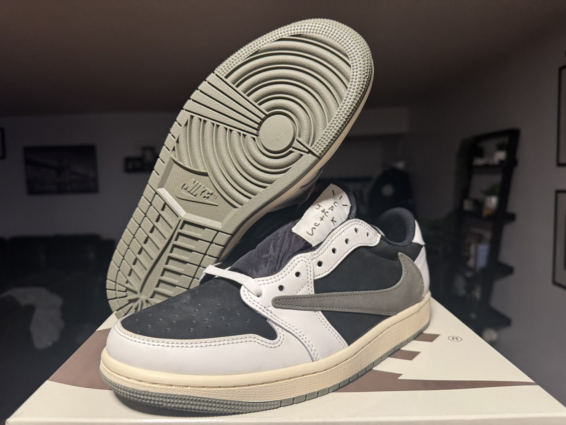 Travis Scott Jordan 1 OG Olive DS Sz. 9