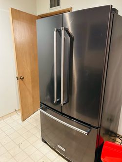 Kitchen Aide. refrigerator Black tone