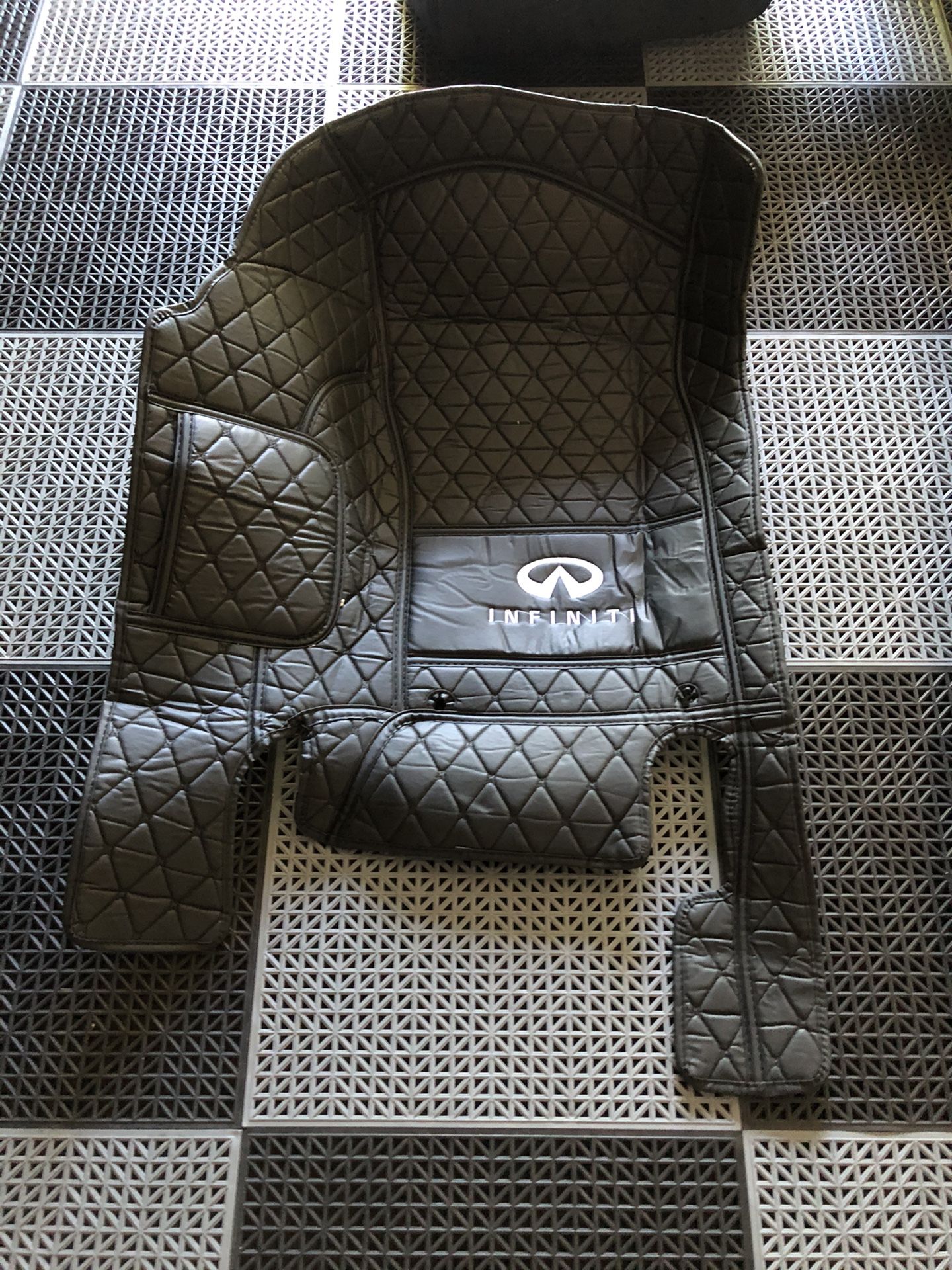 Infiniti Q60 2017 floor mats