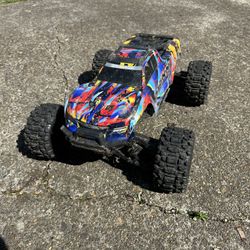 Traxxas Maxx  W/ Dual Charger And 2 Batteries 