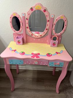 Kids vanity