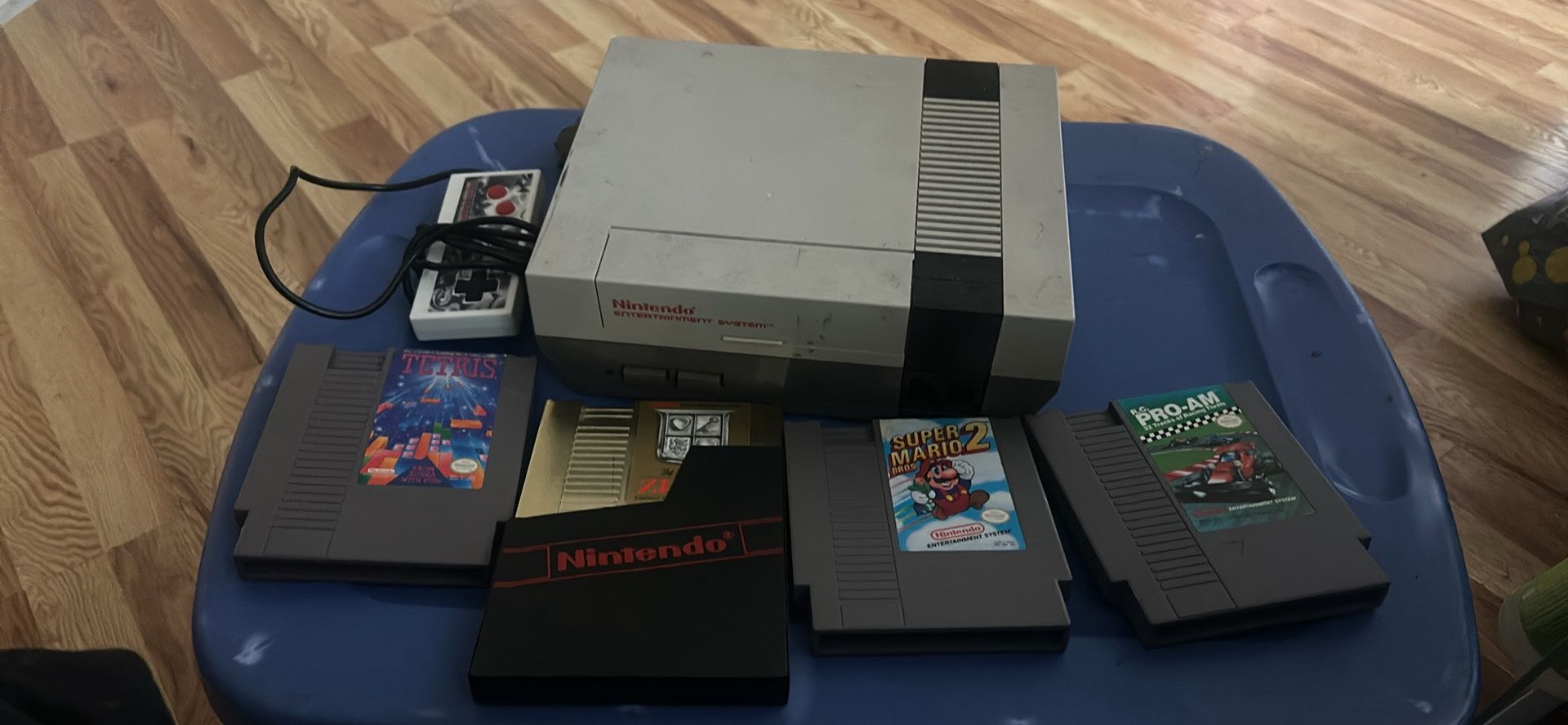 ORIGINAL NES With four games