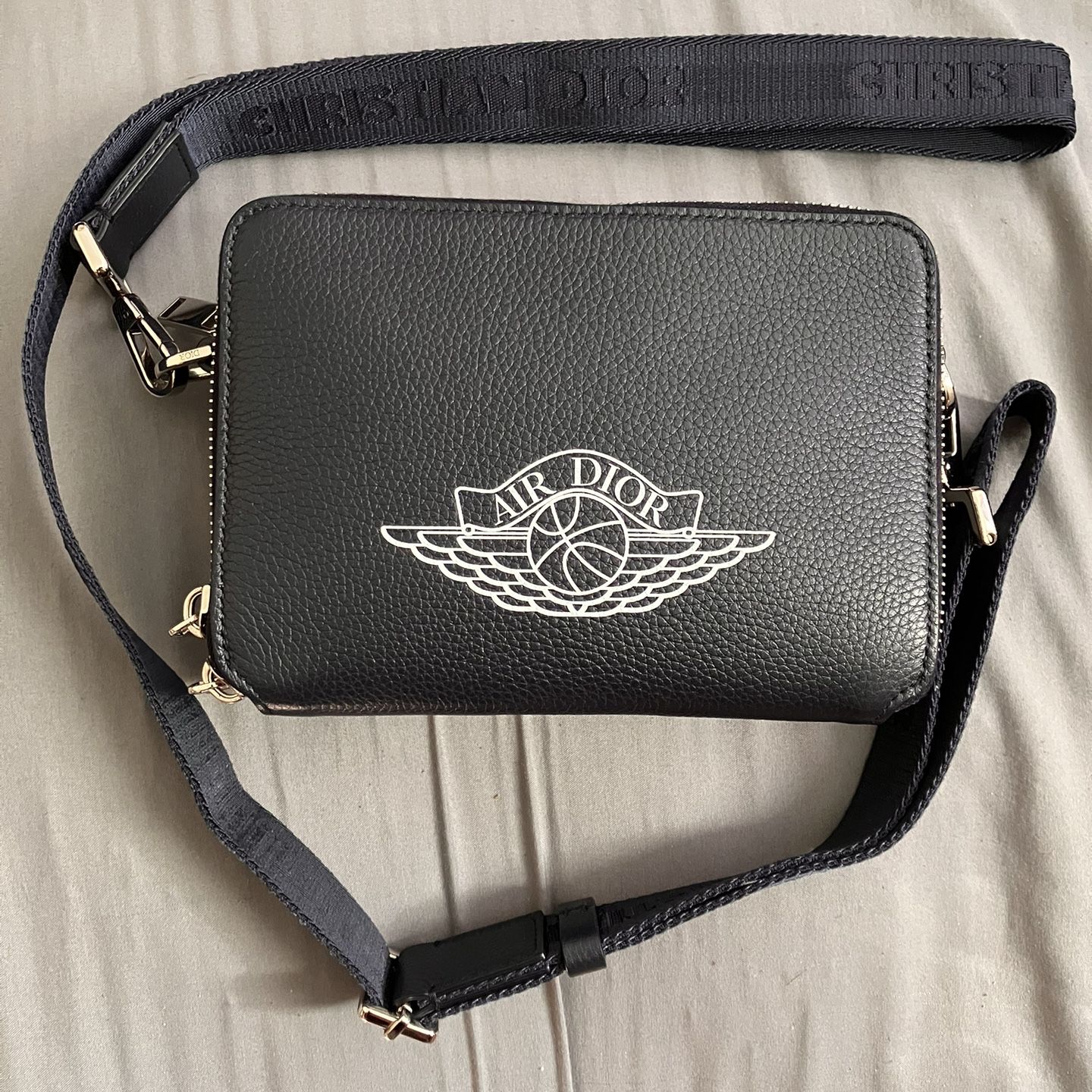 Air dior pouch hotsell