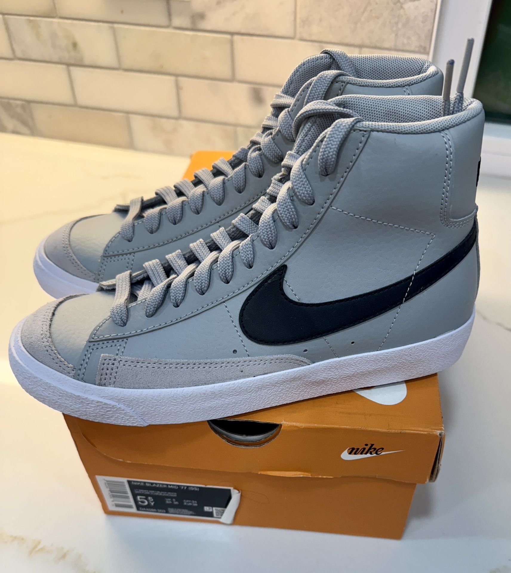 Nike Blazer Mid Shoes