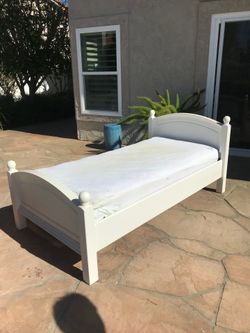 Free 2 complete twin beds