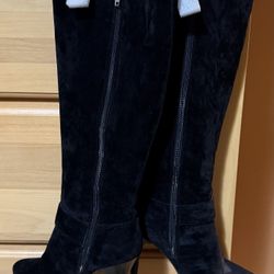 Black Suede Size 8 Women’s Boots 