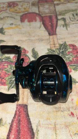 Haut ton black with blue bait caster
