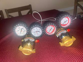Acetylene and oxygen regulators for brazing