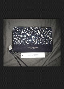 Marc Jacobs The Phone Wristlet