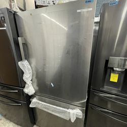 Hisense Bottom Freezer In Stainless Steel New Open Box Coubter Depth 