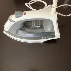 Black and Decker Steam Iron Model IR1020S Used