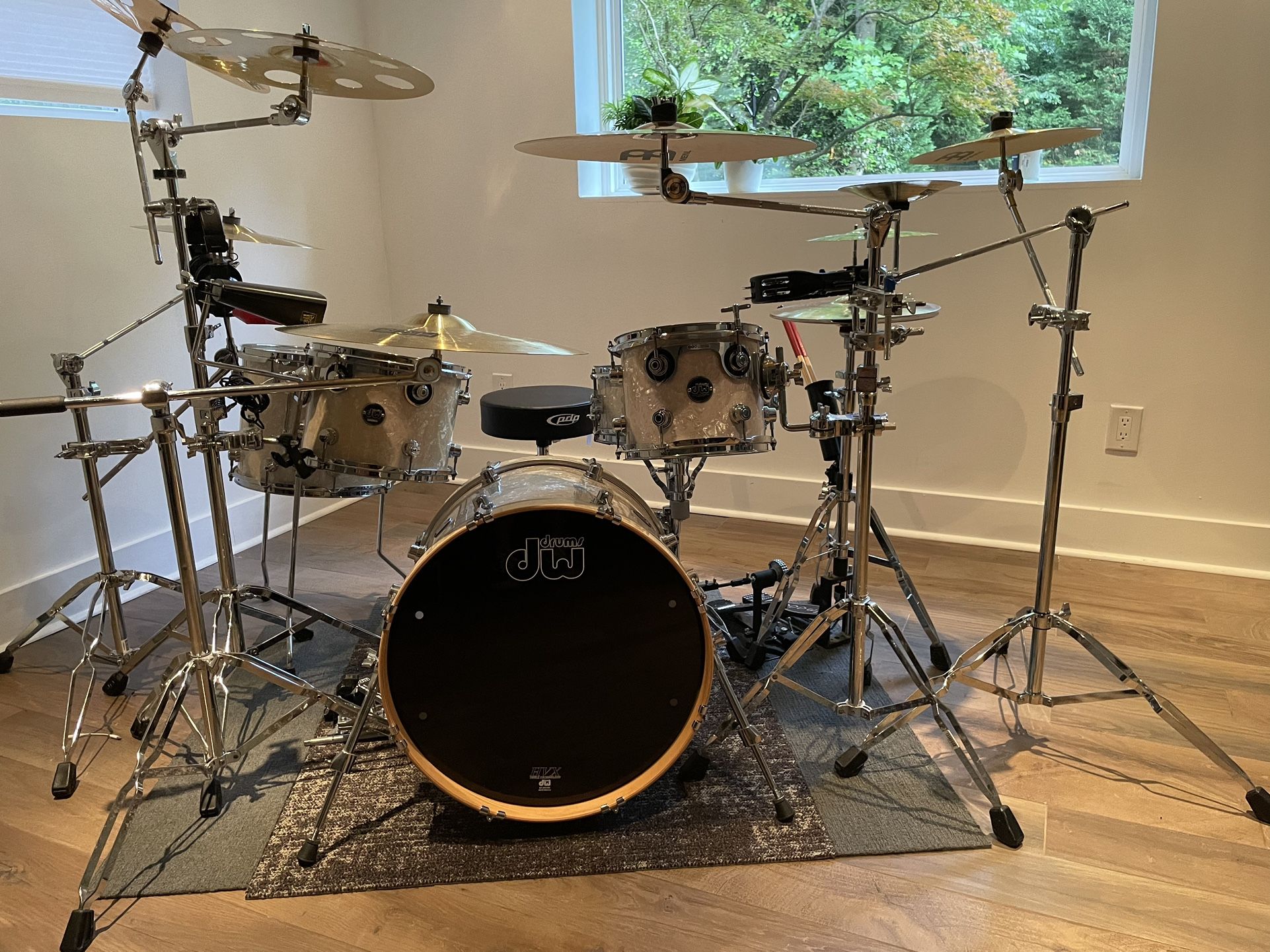 DW Performance Series Drum Kit White Marine
