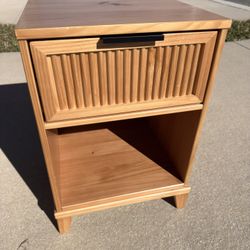 Selling a beautiful nightstand with a drawer. Measures 24.5 x 16 x 17 inches.