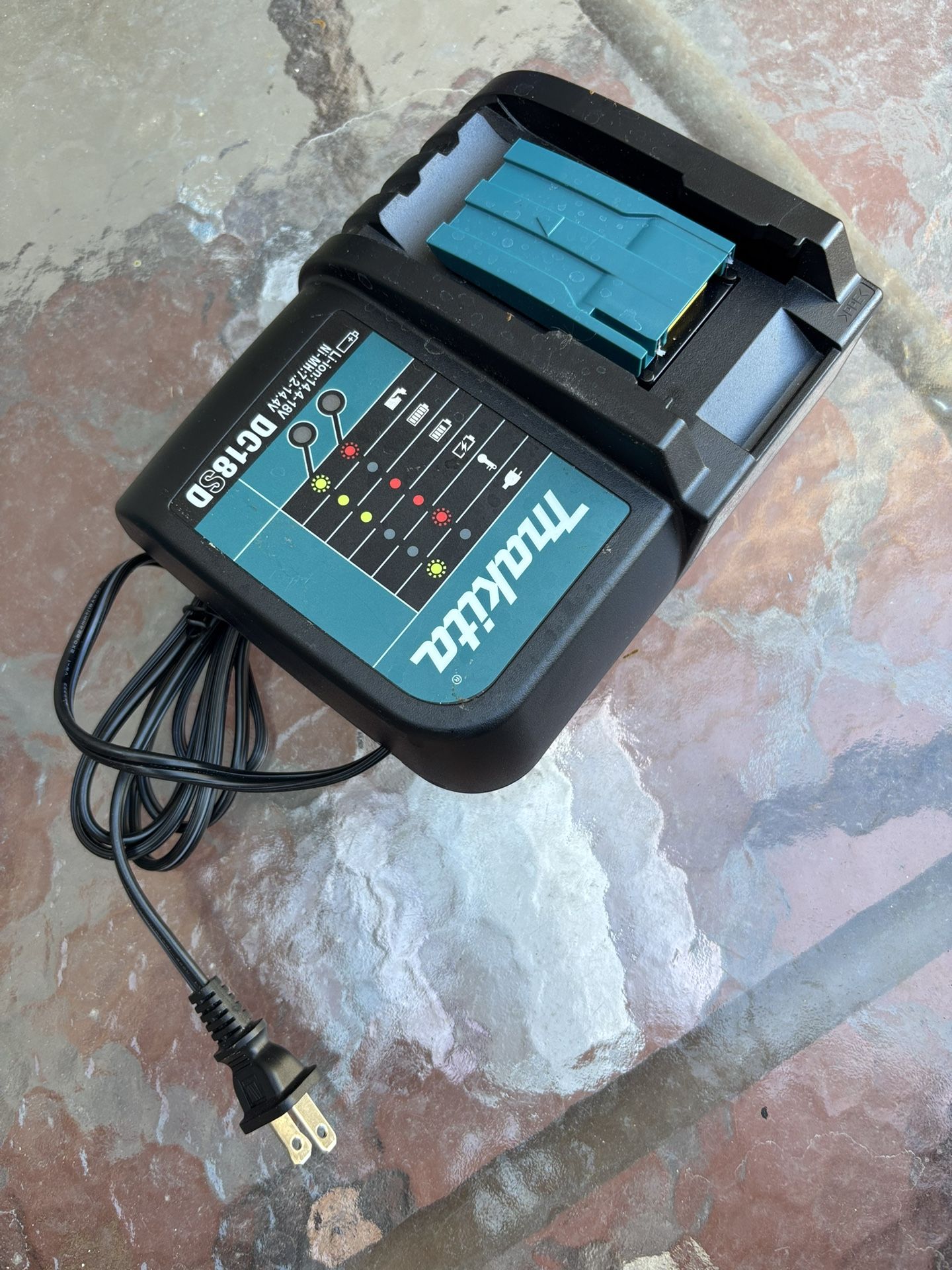 Makita Charger