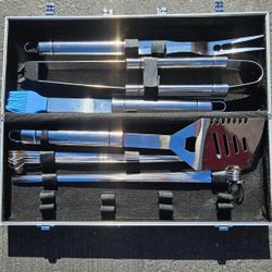 BBQ Tongs Set In Metal Box With 2 Latches