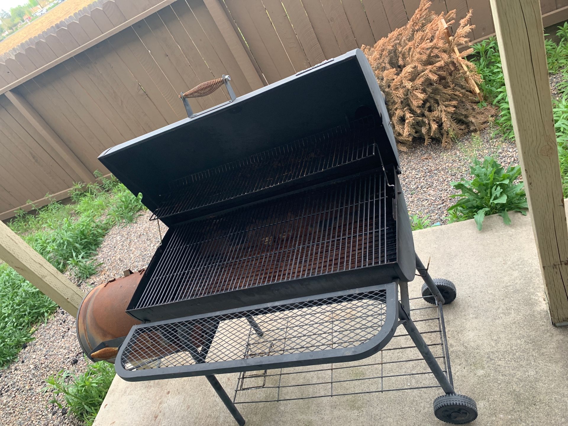 bbq grill -char-Broil