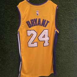Los Angeles Lakers Kobe Bryant #24 Yellow Basketball Jersey Large