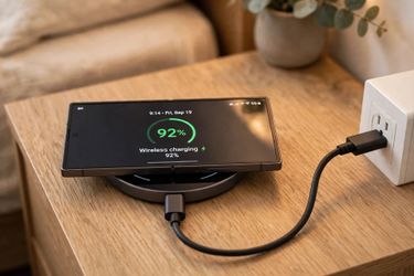 TOZO W1 Wireless Charger – Fast 15W Charging Pad, Sleek Black